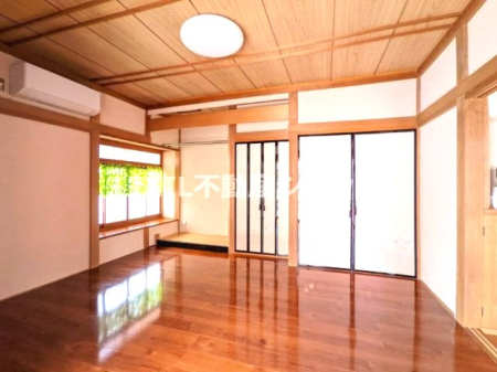 ���r���O -