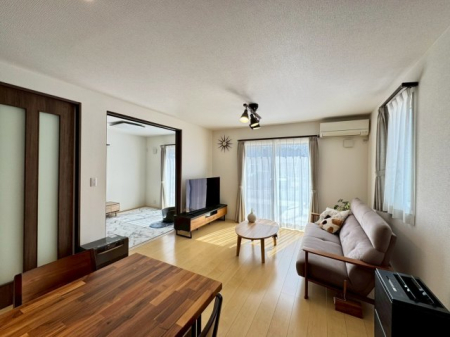 ���r���O ��؂ȉƑ��Ɖ߂����ꏊ������A�K������ލL������������m�ہ��������̂�������ŁA�C���e���A�̃R�[�f�B�l�[�g���y�����Ȃ�܂��ˁI