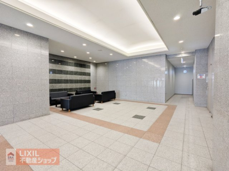  �����V��ƍL�X�Ƃ����z�[�����A�A����u�ԂɐS���J�����Ă���܂��B�܂�ō����z�e���̃��r�[���v�킹���ґ�ȑ���́A�P�Ȃ�ʘH�ł͂Ȃ��A��炵�̎�����i���߂邽�߂̑��u�B