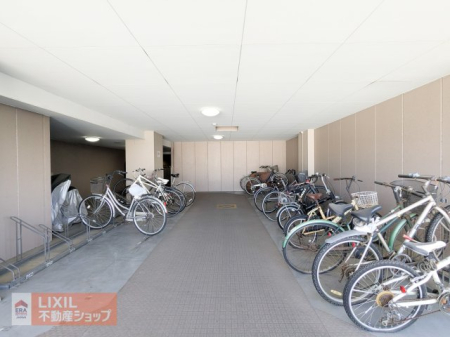  �T�C�N�����b�N�̗̍p�ɂ��A��ɐ��R�Ƃ�����Ԃ��L�[�v�B�ׂ̎��]�ԂƗ��܂�X�g���X���Ȃ��A�Z���������X�}�[�g�ɏo�ɂł��܂��B