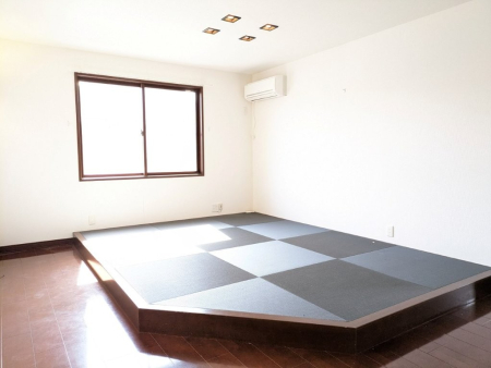  2�K�̃Z�J���h���r���O�@��̏��オ��ɂȂ��Ă���̂ŁA�Q�]��œǏ��Ȃǂ������ł��傤��