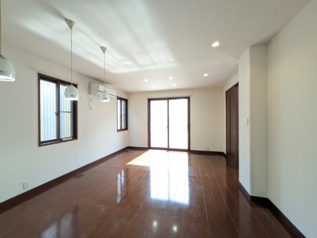 ���r���O �傫�ȃe�[�u����\�t�@���u����L�����r���O