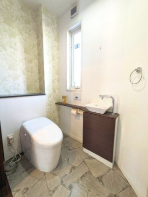 �g�C�� �g�C���������˂Ńo���A�t���[�d�l�ɂȂ��Ă��܂�