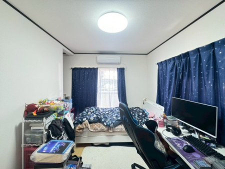  ���邢�̌��̓����Q���͑傫���x�b�g���]�T�������ē���L���B