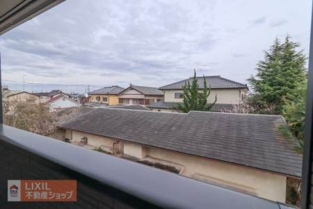 ���̑� �y��������̒��]�z���n�����ʐ^�B�o���R�j�[����̌i�F�B�\���ȊԊu���m�ۂ���Ă���܂��B