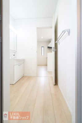  �y�E�ߏ��z���n�����ʐ^�B���ʒE�ߏ��͂������Ƃ����X�y�[�X�Ŏg���₷���ł��B