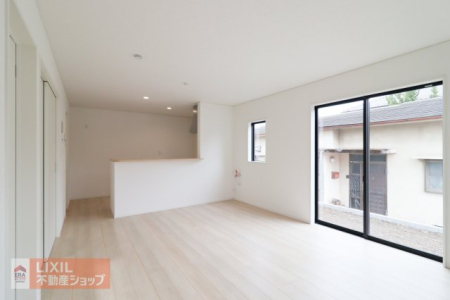 ���r���O �y���r���O�z���n�����ʐ^�B���邢�������̓��郊�r���O�͉Ƒ��c���̏ꏊ��