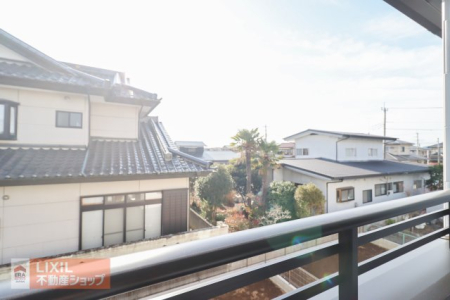 ���̑� �y��������̒��]�z���n�����ʐ^�B�o���R�j�[����̌i�F�B�\���ȊԊu���m�ۂ���Ă���܂��B