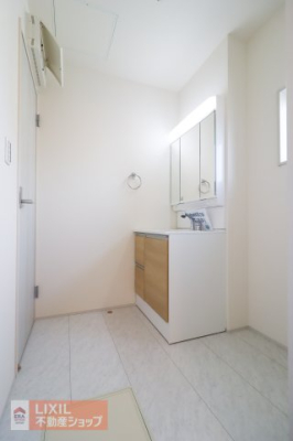  �y�E�ߏ��z���n�����ʐ^�B���ʒE�ߏ��͂������Ƃ����X�y�[�X�Ŏg���₷���ł��B