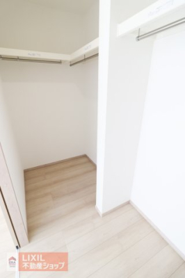 ���[ ��e�ʂ̃E�H�[�N�C���N���[�[�b�g�� �ߗނ͂������A�o�b�O�⏬���A�X�[�c�P�[�X���̑傫�ȉו��܂ŁA �S�Ă��܂Ƃ߂Ď��[�ł��܂��I