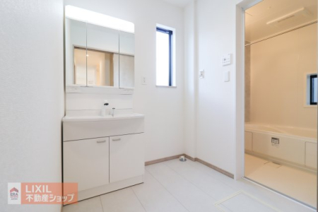 ���ʑ�E���ʏ� ���̗��ɂ����Ղ���[�ł����e�ʂ̃~���[�L���r�l�b�g�I ���E�̋��𒲐�����΁A�㓪���̃w�A�X�^�C���܂ł�������m�F���邱�Ƃ��ł��܂���