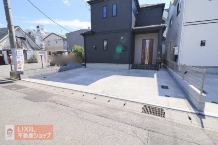 ���ԏ� �L���ɂ����������Ƃ�̂��钓�ԃX�y�[�X���m�ۂ��Ă��܂��I �h�A��傫���J���Ă������Ə��~��ł��邽�߁A�����Ȃ��q�l�����邲�Ƒ������S�ł���