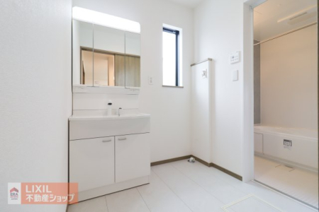 ���ʑ�E���ʏ� ���̗��ɂ����Ղ���[�ł����e�ʂ̃~���[�L���r�l�b�g�I ���E�̋��𒲐�����΁A�㓪���̃w�A�X�^�C���܂ł�������m�F���邱�Ƃ��ł��܂���