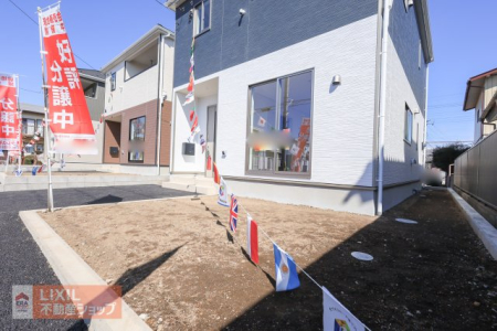 ���̑� �L�X�Ƃ��������ԂŉԂ��؁A�A������Ă邱�Ƃɂ��A��炵�̂Ȃ��Ŏl�G�������邱�Ƃ��ł��܂��B���D�݂ŃJ�X�^�}�C�Y�͂������ł��傤���B