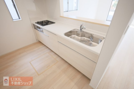 ���̑����� �Ƒ��ł̃R�~���j�P�[�V�������Ƃ��Ζʌ^�V�X�e���L�b�`���ł��B�����ɃV���N�ƃR�������܂Ƃ߂��V���v���Ȍ`�ł��B