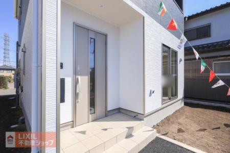  ���ʂȏ��肪�Ȃ����փh�A�Ƒ��݂̂ł܂Ƃ߂��Ĉ�ۓI�ȃf�U�C�����ڂ������܂��B