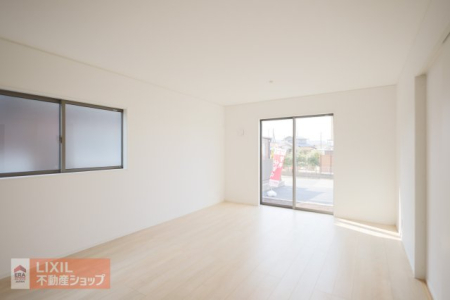 ���r���O �傫�ȑ�����˂����ނ��������ȗz���ƃi�`�������Ȗؖڂ̏���C���e���A�����炩�ȕ��͋C�̃��r���O���[���ł��B