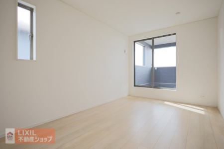 ���̑����� ��ɖʂ����m���͗z���ӂ肻�������邢�����A2�ʍ̌��Ŗ��邢��ۂ̋�ԂŊJ����������܂��B