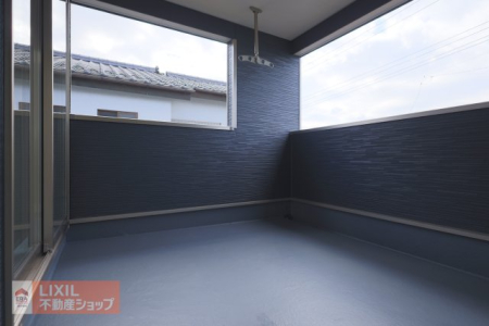 �o���R�j�[ �V��╗�̉e�����󂯂ɂ����u�C���i�[�o���R�j�[�v�ł��B