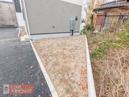 ���̑� �L�X�Ƃ��������ԂŉԂ��؁A�A������Ă邱�Ƃɂ��A��炵�̂Ȃ��Ŏl�G�������邱�Ƃ��ł��܂��B���D�݂ŃJ�X�^�}�C�Y�͂������ł��傤���B