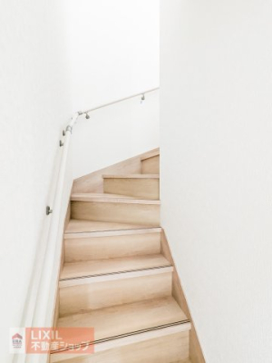 ���̑����� �K�i�͎肷��t���E�܂�Ԃ��݌v�B���S���̊m�ۂ͂������̂��ƁA�Z�ސl�ɂƂ��ď��₷���s�ւ������Ȃ�����ł��B