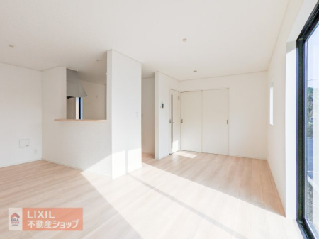  ���r���O�A�_�C�j���O�̑�����������閾�邢LDK�ł��B