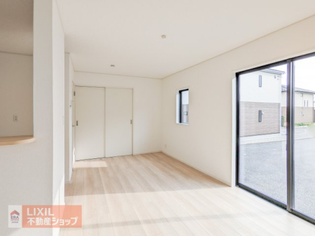 ���r���O �傫�ȑ�����˂����ނ��������ȗz���ƃi�`�������Ȗؖڂ̏���C���e���A�����炩�ȕ��͋C�̃��r���O���[���ł��B