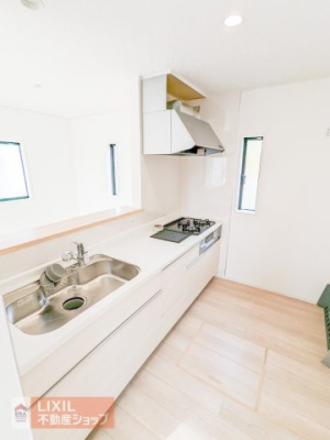 �L�b�`�� �Ƒ��ł̃R�~���j�P�[�V�������Ƃ��Ζʌ^�V�X�e���L�b�`���ł��B�����ɃV���N�ƃR�������܂Ƃ߂��V���v���Ȍ`�ł��B