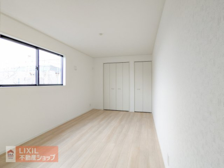 ���̑����� ��ɖʂ����m���͗z���ӂ肻�������邢�����A2�ʍ̌��Ŗ��邢��ۂ̋�ԂŊJ����������܂��B