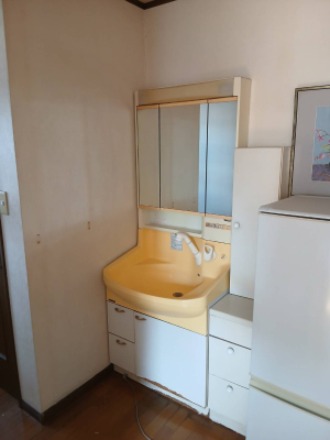 ���̑����� �y���̑��ݔ��^���n�ʐ^�z�Q�K�ɐݒu���ꂽ�Ɨ����ʑ�ł��B���ʑ䂪�Q�ӏ�����ƁA���̖Z�������ԑтȂǁA�ƂĂ��֗��ł��B