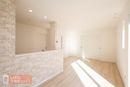  �傫�ȑ�����˂����ނ��������ȗz���ƃi�`�������Ȗؖڂ̏���N���X�����炩�ȕ��͋C�̃_�C�j���O���[���ł��B�g��炵�h��z�����Ă݂Ă��������B