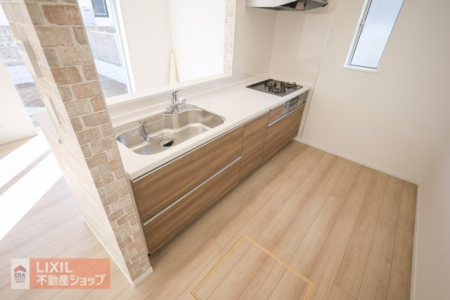 ���̑����� �Ƒ��ł̃R�~���j�P�[�V�������Ƃ��Ζʌ^�V�X�e���L�b�`���ł��B�����ɃV���N�ƃR�������܂Ƃ߂��V���v���Ȍ`�ł��B