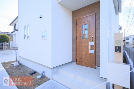  ���ʂȏ��肪�Ȃ����փh�A�Ƒ��݂̂ł܂Ƃ߂��Ĉ�ۓI�ȃf�U�C�����ڂ������܂��B