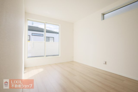 ���̑����� �m���͗z���ӂ肻�������邢�����A2�ʍ̌��Ŗ��邢��ۂ̋�ԂŊJ����������܂��B