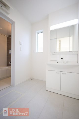 ���ʑ�E���ʏ� �傫���g������̗ǂ��O�ʋ��ł��B�O�ʋ��̗����͏����̎��[�ɕ֗��ȃL���r�l�b�g�d�l�ł��B