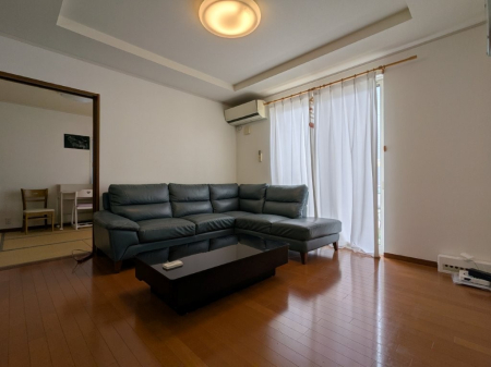 ���r���O -