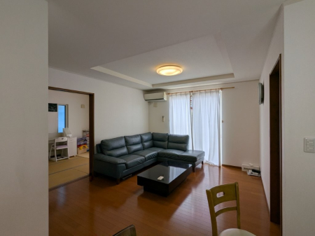 ���r���O -