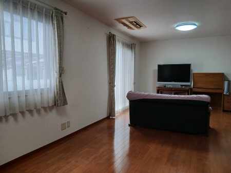 ���r���O �y���r���O�^���n�ʐ^�z���邢�������̓���Q�Q����LDK�͉Ƒ��c���̏ꏊ�ɂ̓s�b�^���ł��B