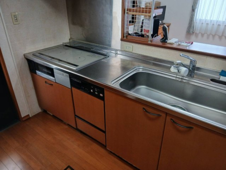 �L�b�`�� �y�L�b�`���^���n�ʐ^�z�Ζʎ��L�b�`���ŉ�b���e�݂����ł��B�֗��ȐH��@���ݒu����Ă��܂��B