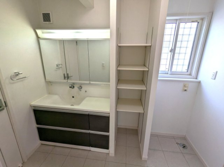  ���ʑ�A���l���ɁA����@�u����