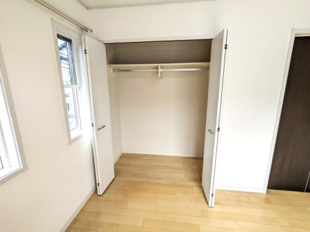 ���[ �e�����ɃN���[�[�b�g���������܂�