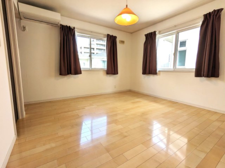  8.5���̐Q��