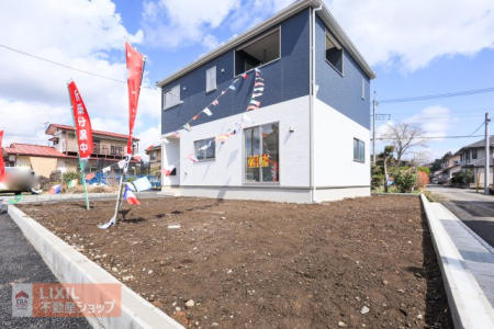 ���̑� �L�X�Ƃ��������ԂŉԂ��؁A�A������Ă邱�Ƃɂ��A��炵�̂Ȃ��Ŏl�G�������邱�Ƃ��ł��܂��B���D�݂ŃJ�X�^�}�C�Y�͂������ł��傤���B