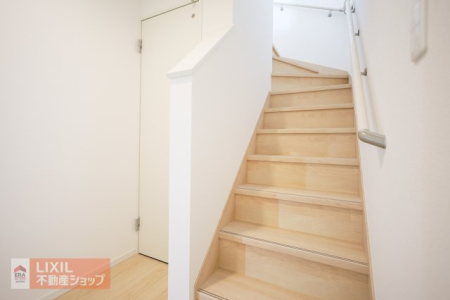 ���̑����� �K�i�͎肷��t���E�܂�Ԃ��݌v�B���S���̊m�ۂ͂������̂��ƁA�Z�ސl�ɂƂ��ď��₷���s�ւ������Ȃ�����ł��B