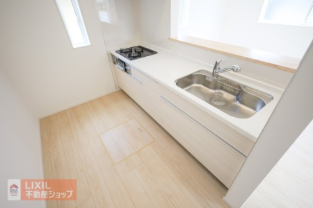 ���̑����� �Ƒ��ł̃R�~���j�P�[�V�������Ƃ��Ζʌ^�V�X�e���L�b�`���ł��B�����ɃV���N�ƃR�������܂Ƃ߂��V���v���Ȍ`�ł��B