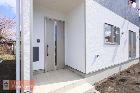  ���ʂȏ��肪�Ȃ����փh�A�Ƒ��݂̂ł܂Ƃ߂��Ĉ�ۓI�ȃf�U�C�����ڂ������܂��B