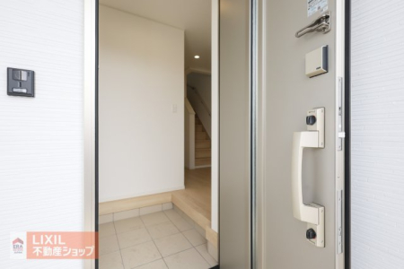  ���փh�A���d���b�N�ɂ��邱�ƂŁA�D�_��󂫑��Ɍ��փh�A����Ƃ̒��ɐN������邱�Ƃ�h�����ƂɂȂ���܂��B