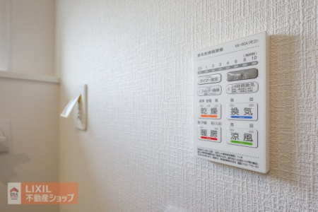 ���̑����� ���ʒE�ߏ��͂������Ƃ����X�y�[�X�Ŏg���₷���ł��B���ʉ��ϑ�ɂ͖L�x�Ȏ��[��݂��Ă��܂��B