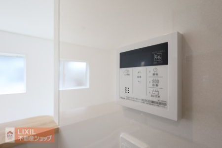  �I�[�g�o�X�����R���ł��B�X�C�b�`1�ň��ʂ̓��𗁑��ɒ�������A�ۉ���ǂ����������邱�Ƃ��ł���V�X�e�����t���Ă��܂��B�����ȊO����ł��y�X���삪�o���܂���