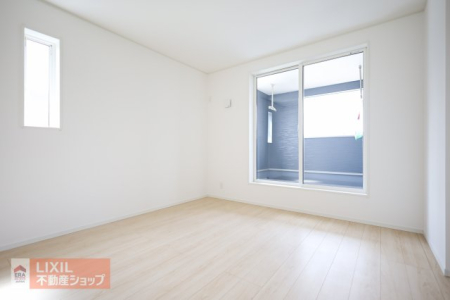 ���̑����� ��ɖʂ����m���͗z���ӂ肻�������邢�����A2�ʍ̌��Ŗ��邢��ۂ̋�ԂŊJ����������܂��B